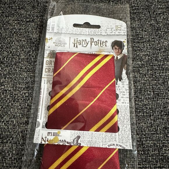 Gryffindor House Neck Tie The Wizarding World of Harry Potter Red & Gold NEW - Picture 4 of 5